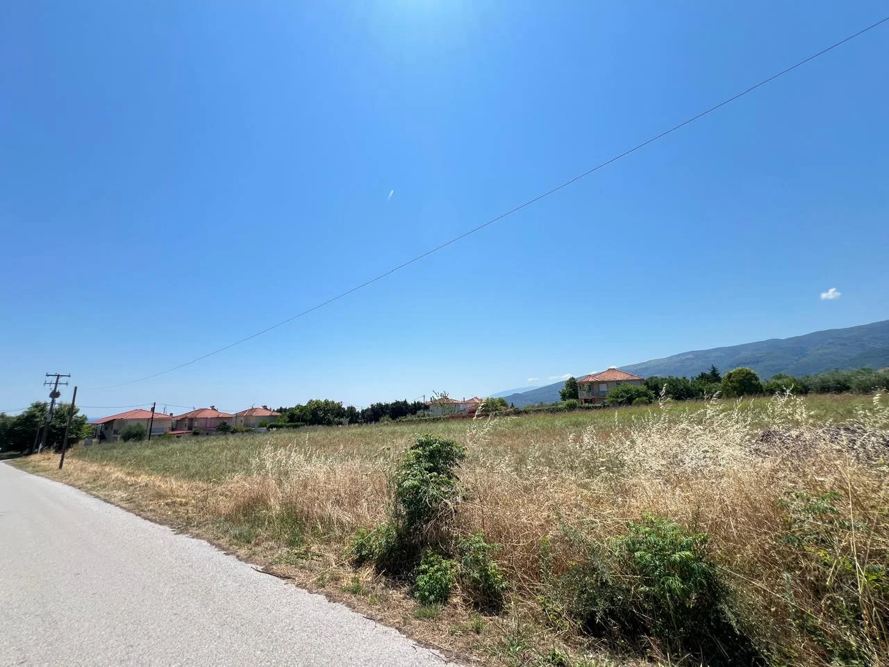 Οικόπεδα 560τ.μ. με άδεια 60τ.μ.